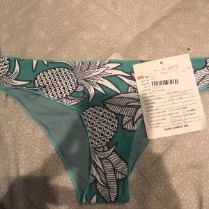 NWT RIPCURL BOTTOMS